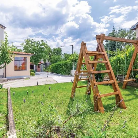 Villa Spacious With Private Pool In Brest Pod Uckom