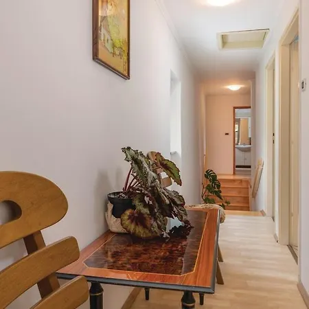 Spacious With Private Pool In Brest Pod Uckom