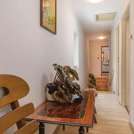 Spacious With Private Pool In Brest Pod Uckom