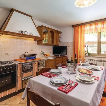 Spacious With Private Pool In Brest Pod Uckom *