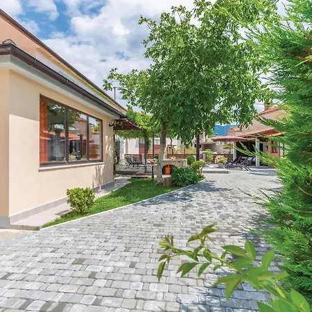 Villa Spacious With Private Pool In Brest Pod Uckom