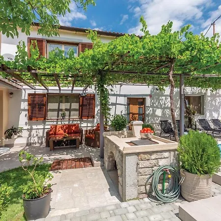Spacious With Private Pool In Brest Pod Uckom Villa *