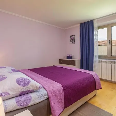 Spacious With Private Pool In Brest Pod Uckom