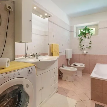 Spacious With Private Pool In Brest Pod Uckom *
