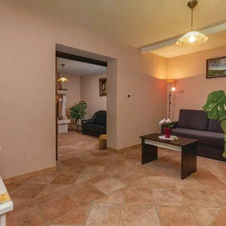 Spacious With Private Pool In Brest Pod Uckom Villa