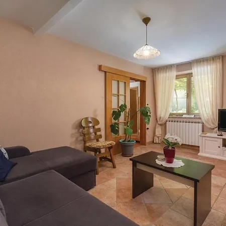Spacious With Private Pool In Brest Pod Uckom *